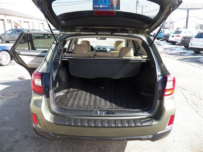 2017 Subaru Outback 2.5i Premium  AWD - Photo 15 - Mishawaka, IN 46545