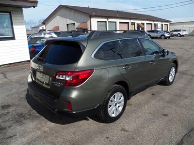 2017 Subaru Outback 2.5i Premium  AWD - Photo 3 - Mishawaka, IN 46545