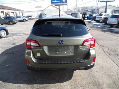 2017 Subaru Outback 2.5i Premium  AWD - Photo 4 - Mishawaka, IN 46545