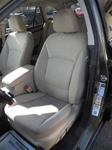 2017 Subaru Outback 2.5i Premium  AWD - Photo 13 - Mishawaka, IN 46545
