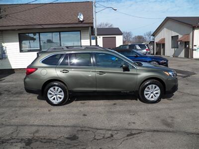 2017 Subaru Outback 2.5i Premium  AWD - Photo 2 - Mishawaka, IN 46545
