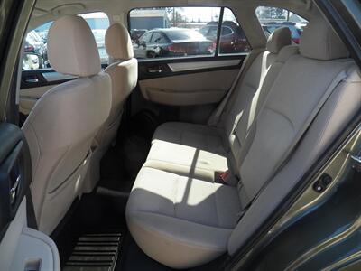 2017 Subaru Outback 2.5i Premium  AWD - Photo 14 - Mishawaka, IN 46545