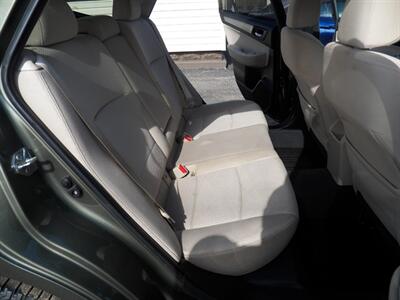 2017 Subaru Outback 2.5i Premium  AWD - Photo 16 - Mishawaka, IN 46545