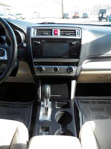 2017 Subaru Outback 2.5i Premium  AWD - Photo 20 - Mishawaka, IN 46545