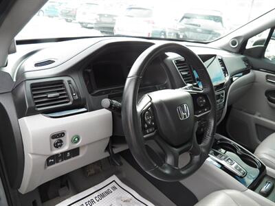 2020 Honda Pilot Touring w/Rear Captain's   - Photo 10 - Mishawaka, IN 46545