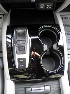 2020 Honda Pilot Touring w/Rear Captain's   - Photo 38 - Mishawaka, IN 46545