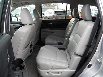 2020 Honda Pilot Touring w/Rear Captain's   - Photo 13 - Mishawaka, IN 46545