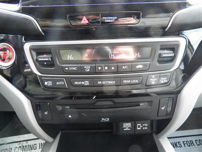 2020 Honda Pilot Touring w/Rear Captain's   - Photo 37 - Mishawaka, IN 46545