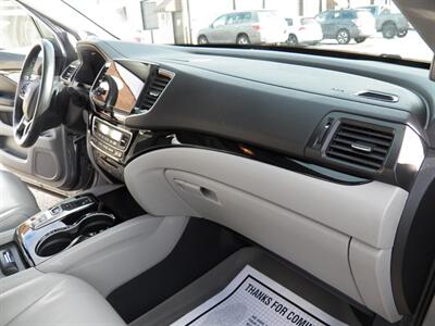 2020 Honda Pilot Touring w/Rear Captain's   - Photo 19 - Mishawaka, IN 46545