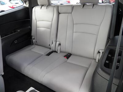 2020 Honda Pilot Touring w/Rear Captain's   - Photo 14 - Mishawaka, IN 46545
