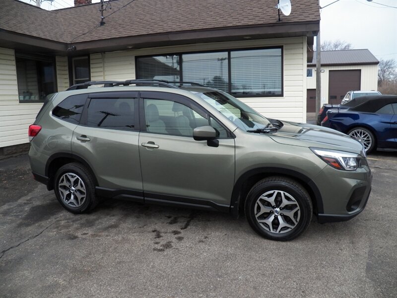 2019 Subaru Forester Premium  AWD - Photo 1 - Mishawaka, IN 46545