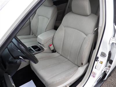 2011 Subaru Outback 2.5i Premium AWD - Photo 8 - Mishawaka, IN 46545