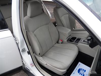 2011 Subaru Outback 2.5i Premium AWD - Photo 13 - Mishawaka, IN 46545