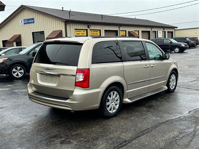 2013 Chrysler Town and Country Touring   - Photo 5 - Mishawaka, IN 46545