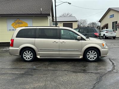 2013 Chrysler Town and Country Touring   - Photo 2 - Mishawaka, IN 46545