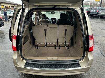 2013 Chrysler Town and Country Touring   - Photo 16 - Mishawaka, IN 46545