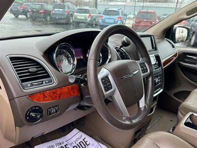 2013 Chrysler Town and Country Touring   - Photo 12 - Mishawaka, IN 46545