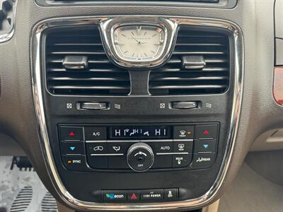 2013 Chrysler Town and Country Touring   - Photo 29 - Mishawaka, IN 46545