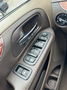 2013 Chrysler Town and Country Touring   - Photo 39 - Mishawaka, IN 46545