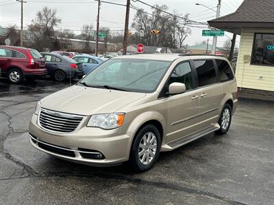 2013 Chrysler Town and Country Touring   - Photo 10 - Mishawaka, IN 46545