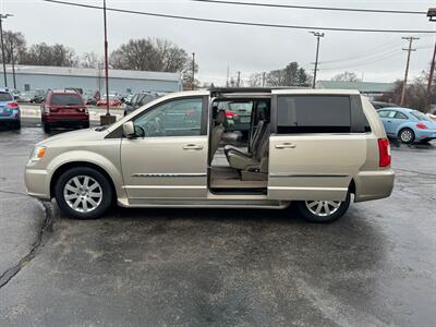2013 Chrysler Town and Country Touring   - Photo 7 - Mishawaka, IN 46545