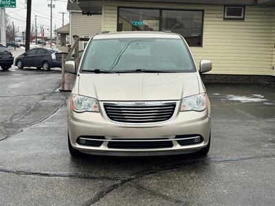 2013 Chrysler Town and Country Touring   - Photo 11 - Mishawaka, IN 46545