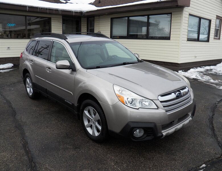2014 Subaru Outback 3.6R Limited   - Photo 1 - Mishawaka, IN 46545