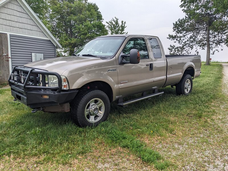 2005 Ford F-350 Super Duty Lariat 4dr SuperCab Lariat  