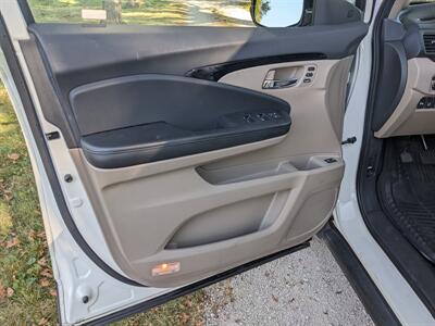 2016 Honda Pilot Elite   - Photo 10 - Sycamore, IL 60178