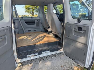 2014 Ford E-350 SD XLT - Photo 19 - Sycamore, IL 60178