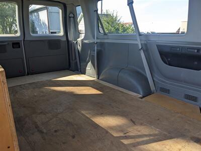 2014 Ford E-350 SD XLT - Photo 22 - Sycamore, IL 60178