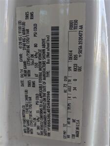 2014 Ford E-350 SD XLT - Photo 11 - Sycamore, IL 60178