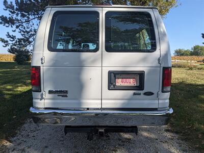 2014 Ford E-350 SD XLT - Photo 4 - Sycamore, IL 60178