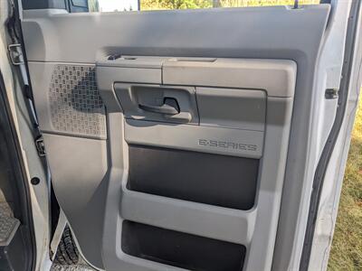 2014 Ford E-350 SD XLT - Photo 23 - Sycamore, IL 60178