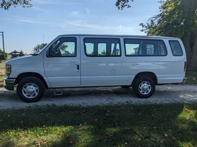 2014 Ford E-350 SD XLT - Photo 2 - Sycamore, IL 60178