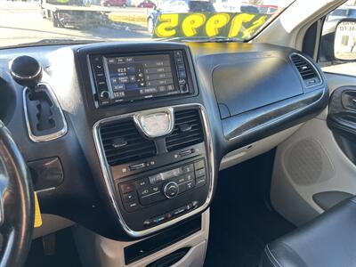 2013 Chrysler Town and Country Touring   - Photo 18 - Logan, UT 84341