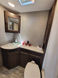 2018 KEYSTONE ZINGER 338RR - Photo 11 - Logan, UT 84341