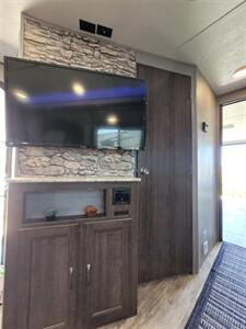 2018 KEYSTONE ZINGER 338RR - Photo 7 - Logan, UT 84341