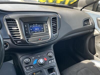 2015 Chrysler 200 S - Photo 14 - Logan, UT 84341