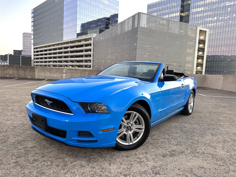 2014 Ford Mustang V6 photo