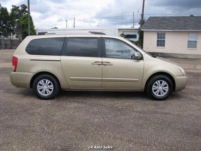 2011 Kia Sedona LX - Photo 2 - Monroe, LA 71201