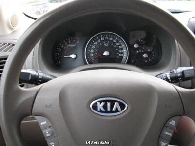 2011 Kia Sedona LX - Photo 18 - Monroe, LA 71201