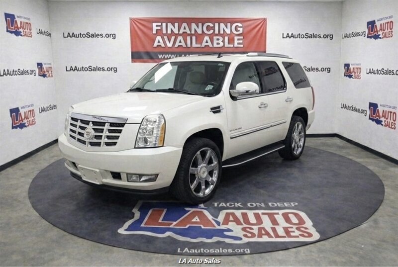 2013 Cadillac Escalade Luxury   - Photo 1 - Monroe, LA 71201