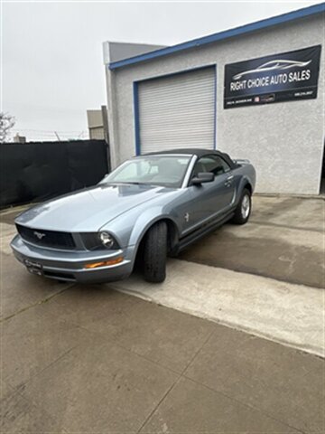 2005 Ford Mustang Deluxe