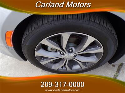 2018 Chrysler Pacifica Limited   - Photo 9 - Stockton, CA 95205