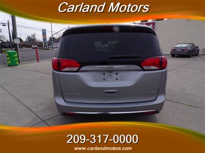 2018 Chrysler Pacifica Limited   - Photo 6 - Stockton, CA 95205
