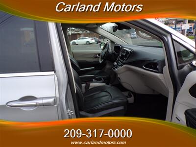 2018 Chrysler Pacifica Limited   - Photo 31 - Stockton, CA 95205