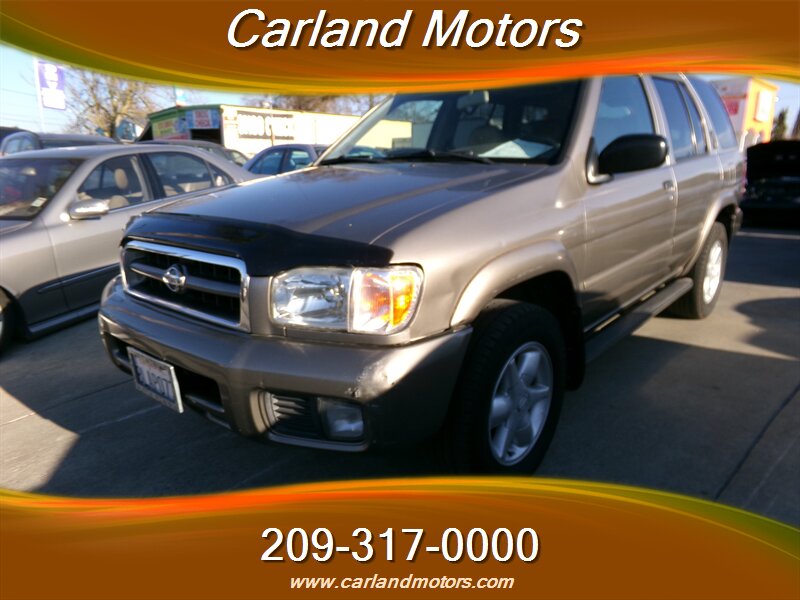 2001 Nissan Pathfinder SE  