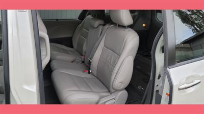 2015 Toyota Sienna XLE 8-Passenger   - Photo 18 - Vista, CA 92084