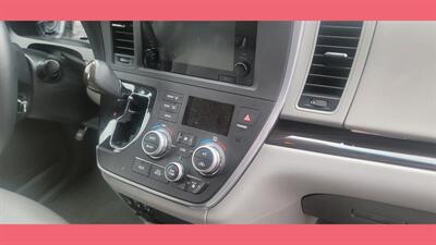 2015 Toyota Sienna XLE 8-Passenger   - Photo 8 - Vista, CA 92084